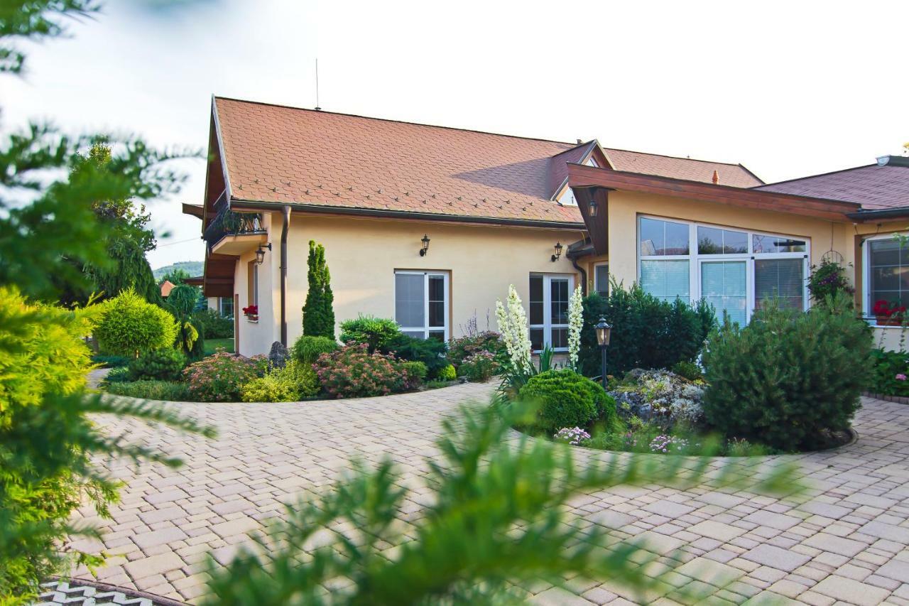 Vila Valča Esterno foto